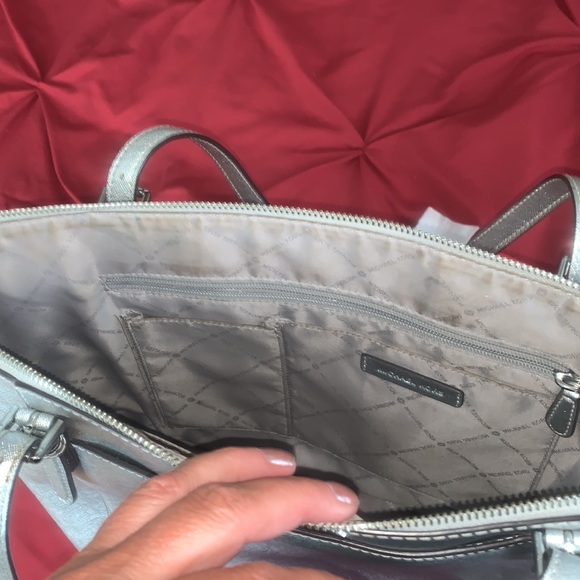 Michael Kors silver purse❤️ - Picture 4 of 6